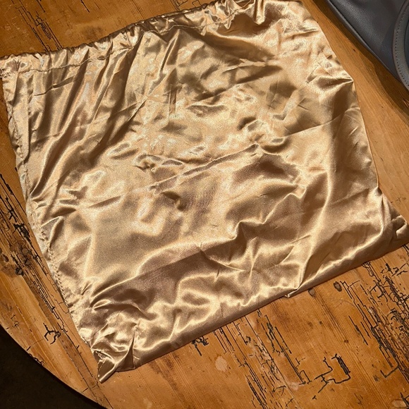 Gray Leather Handbag w/ pocketwatch - Picture 3 of 4